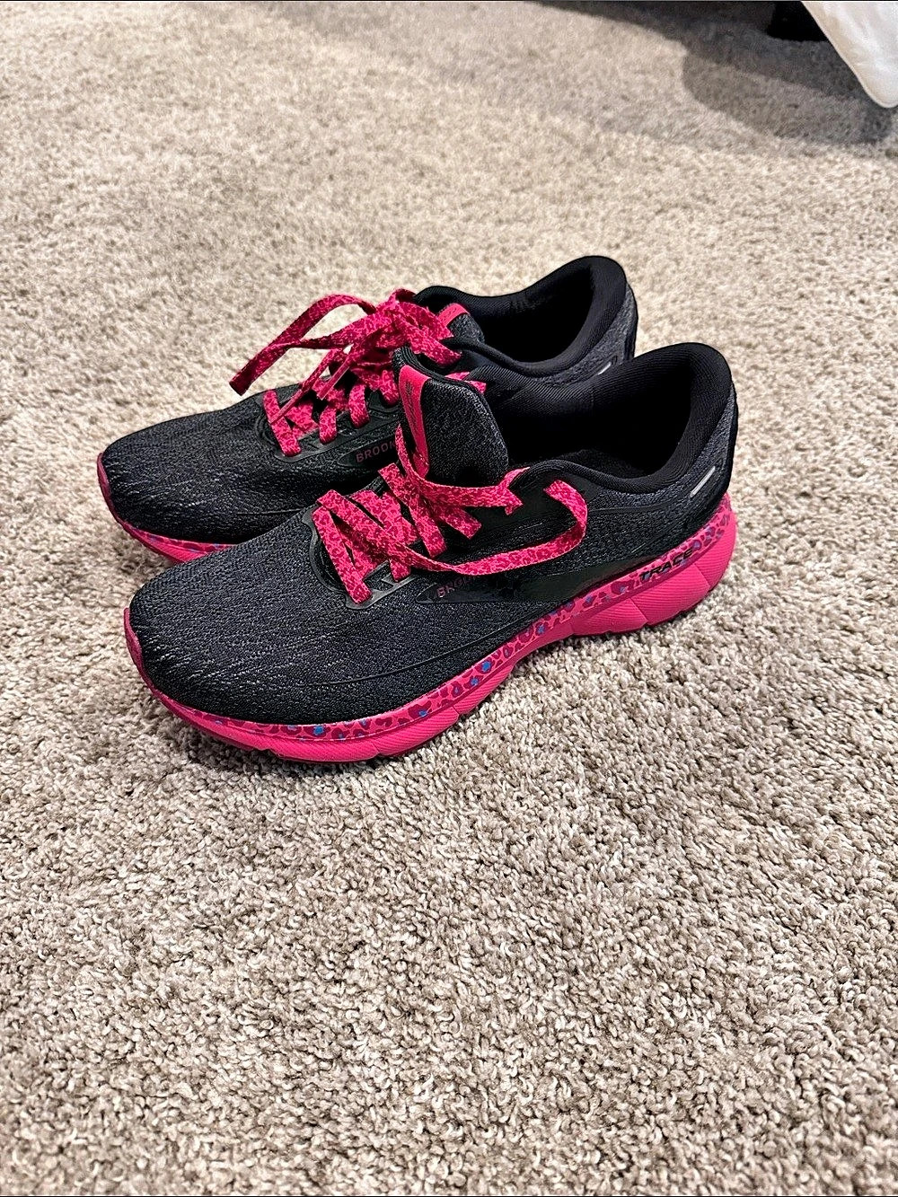Brooks Ghost 12 Women's Athletic Shoes Black Pink US 8 NWT